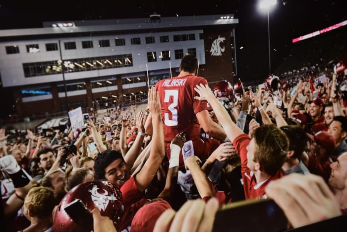 hilinski-wsu-crowd.jpg